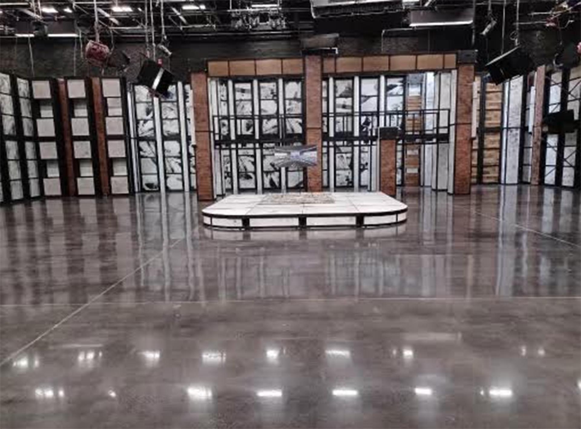 Polished Concrete VS. Epoxy Floors: Which One Is Better?